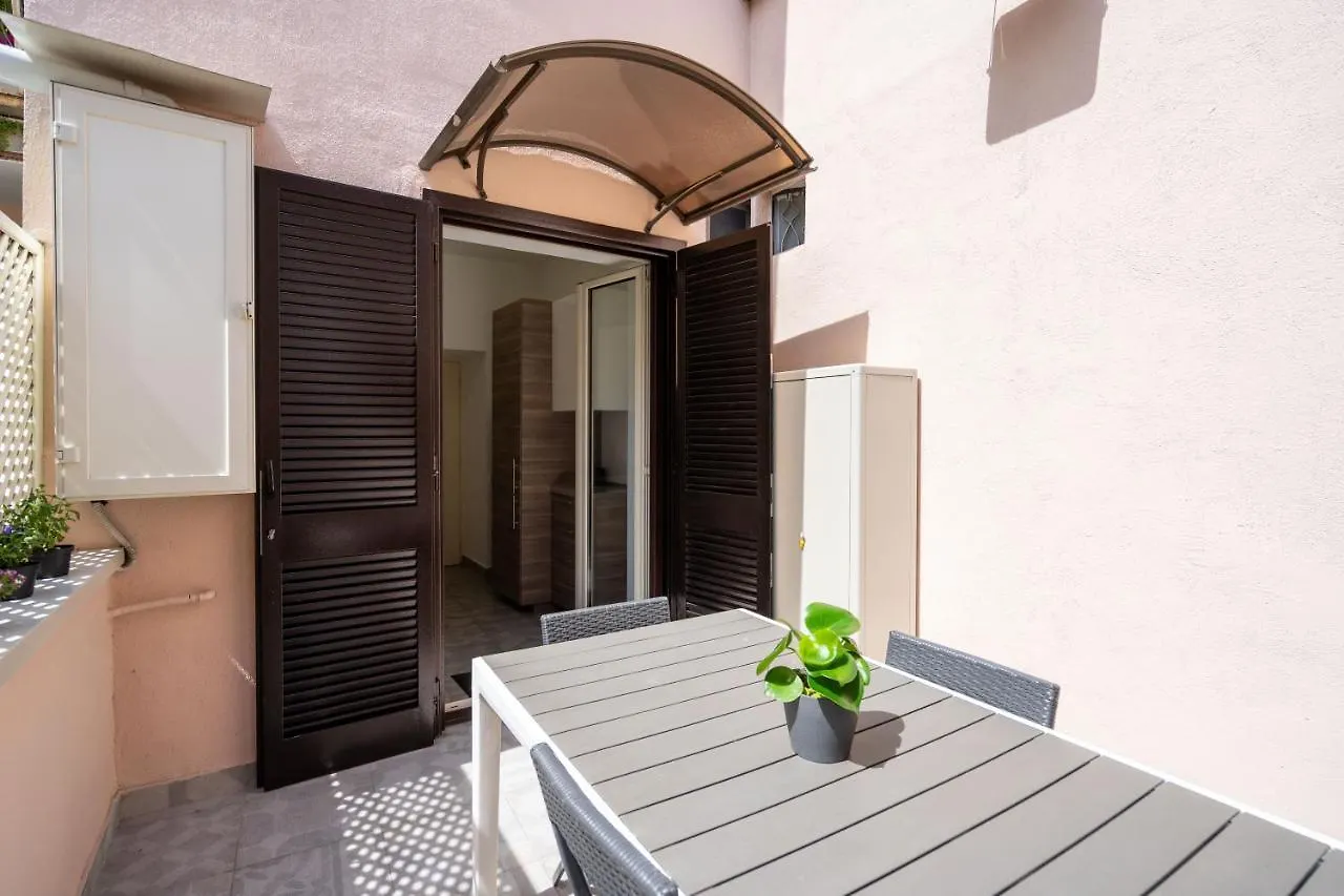 アパート Appartamento Elegante Con Terrazzino Nel Centro Di Napoli
