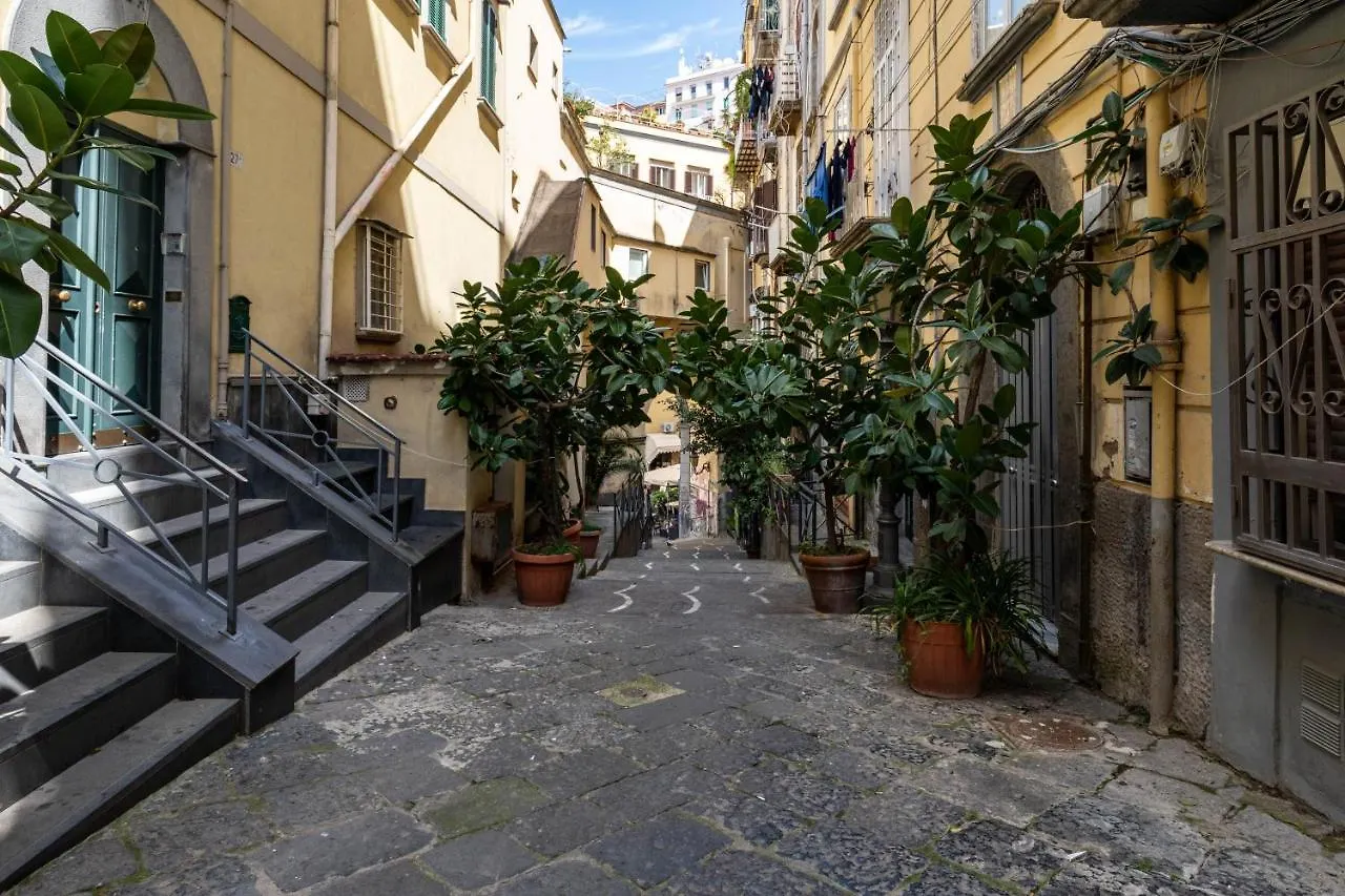 Appartamento Elegante Con Terrazzino Nel Centro Di Napoli ナポリ