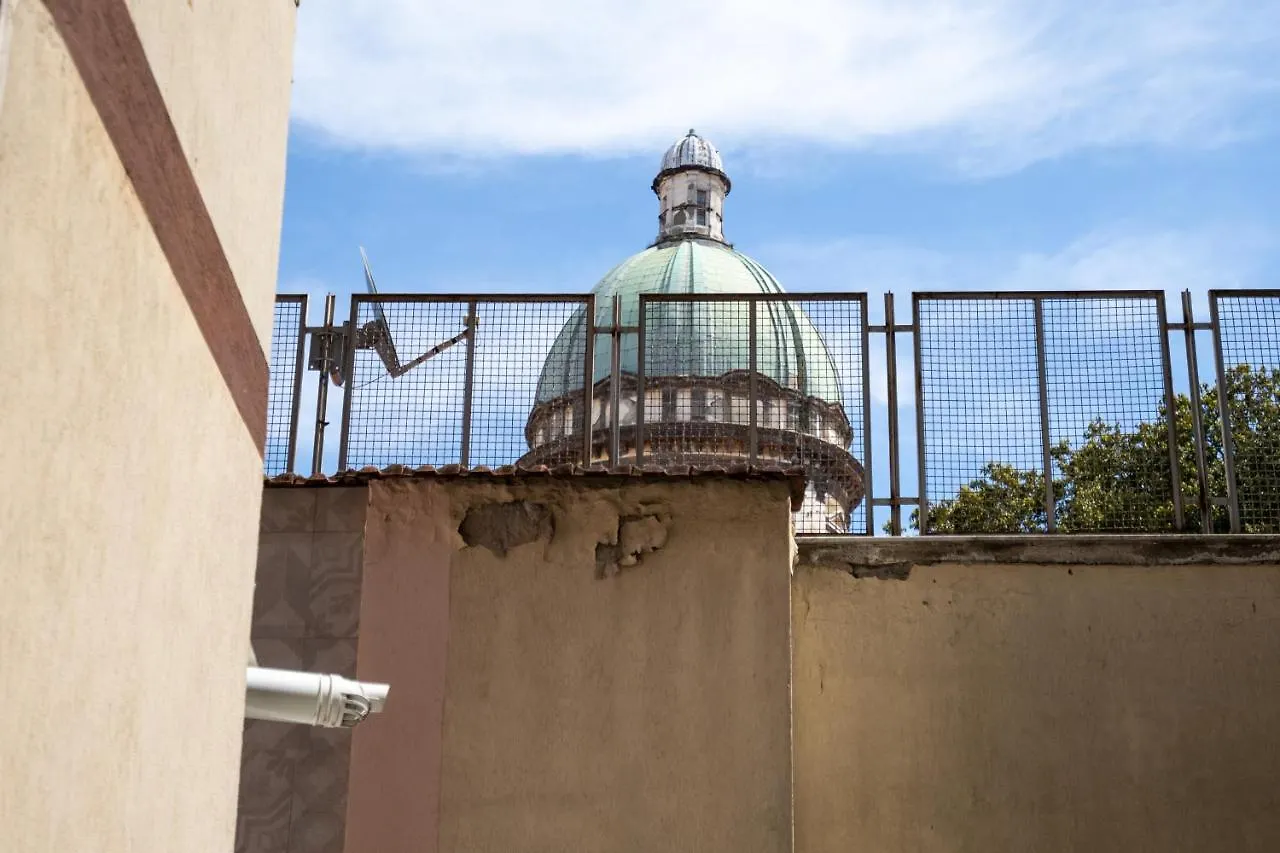 Appartamento Elegante Con Terrazzino Nel Centro Di Napoli Italy
