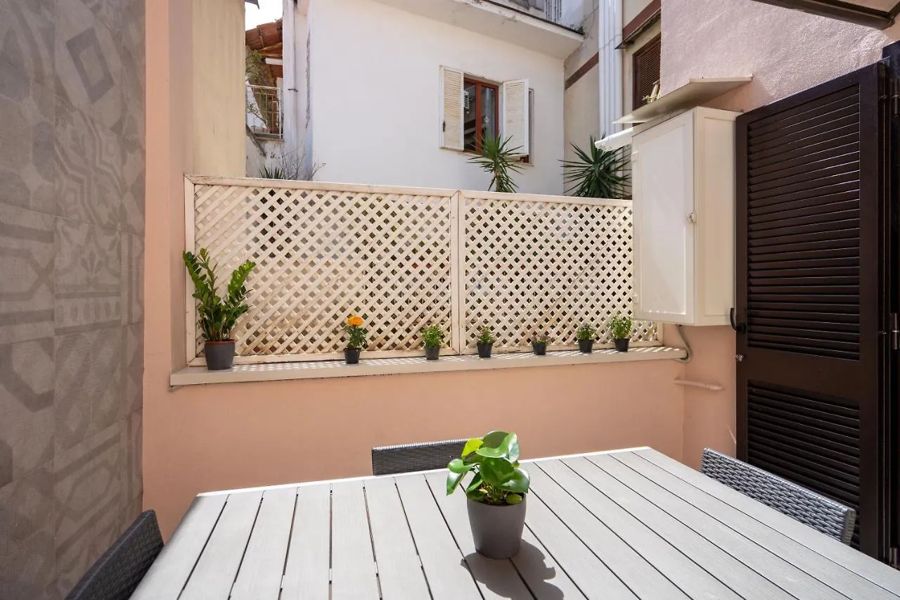Apartment Appartamento Elegante Con Terrazzino Nel Centro Di Napoli