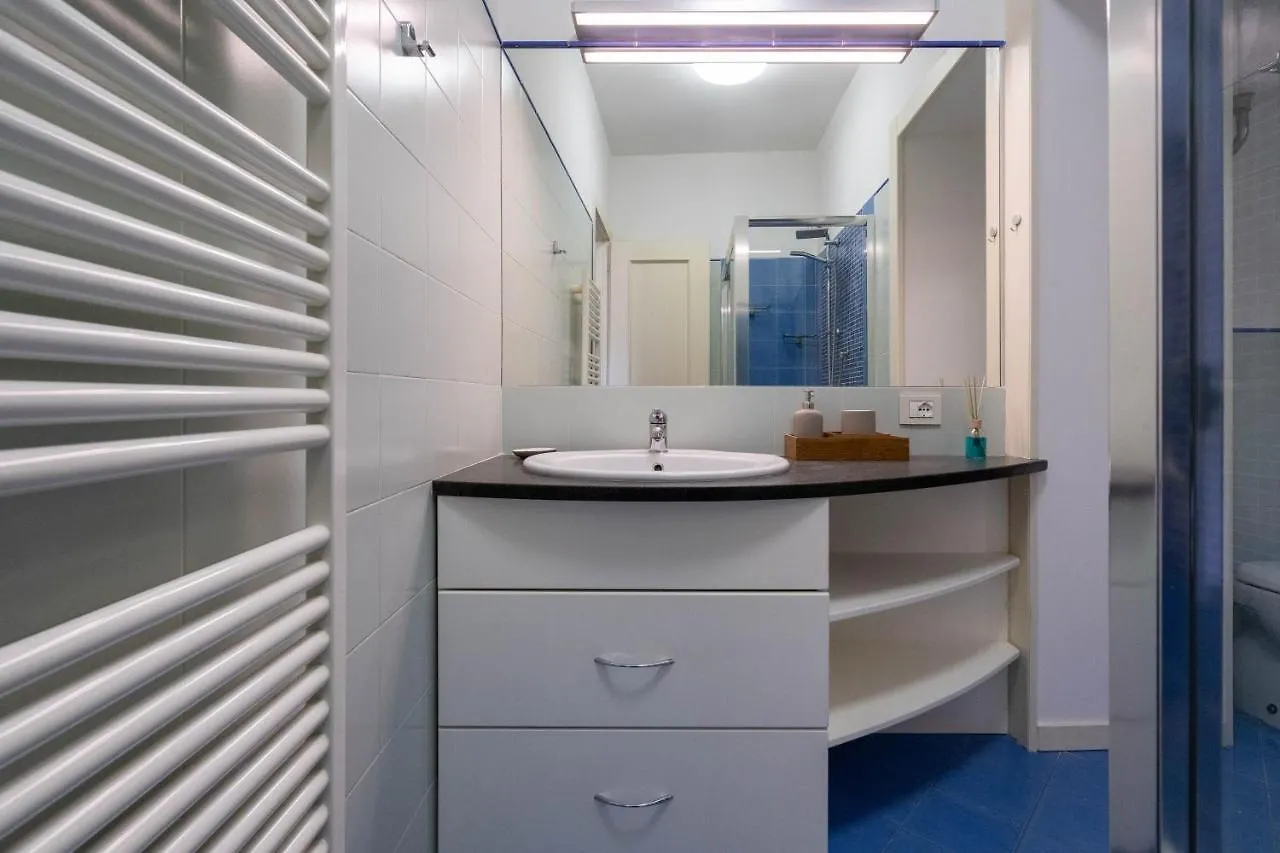 Appartamento Elegante Con Terrazzino Nel Centro Di Napoli Apartment Naples
