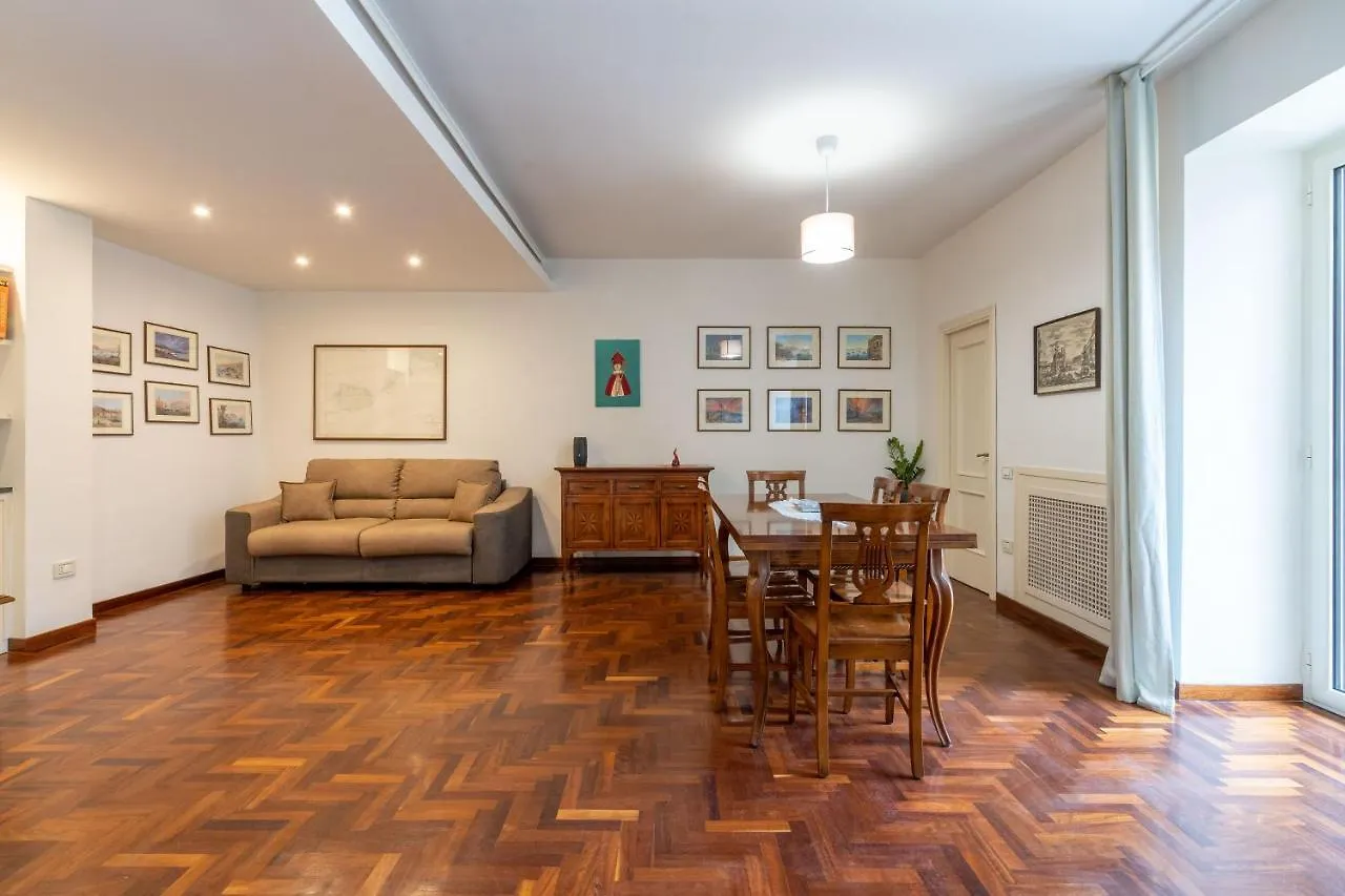 Appartamento Elegante Con Terrazzino Nel Centro Di Napoli Apartment